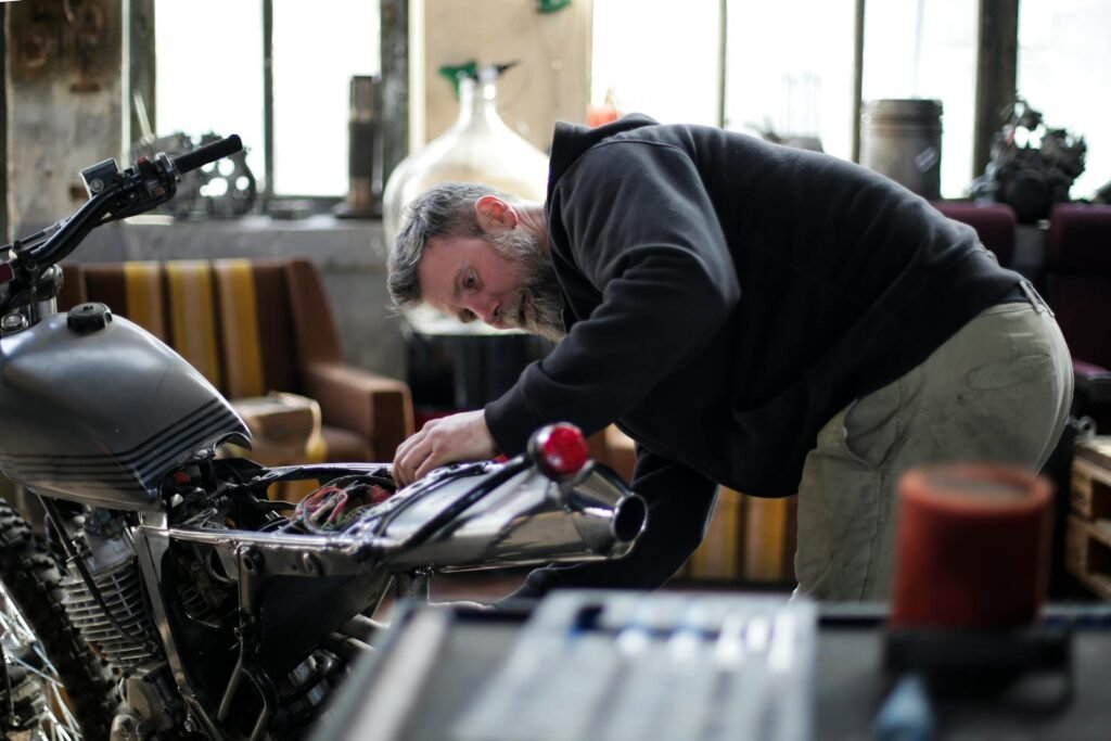 ディーラーか、町の整備工場か？賢いカーライフのための「かかりつけ医」の選び方